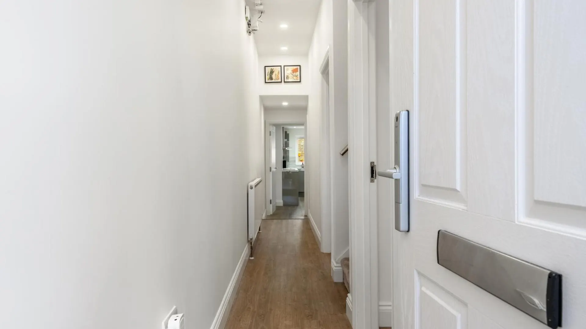 Apartment Entire 3 Bedroom House In London - Canning Town, City Airport, London Excel
