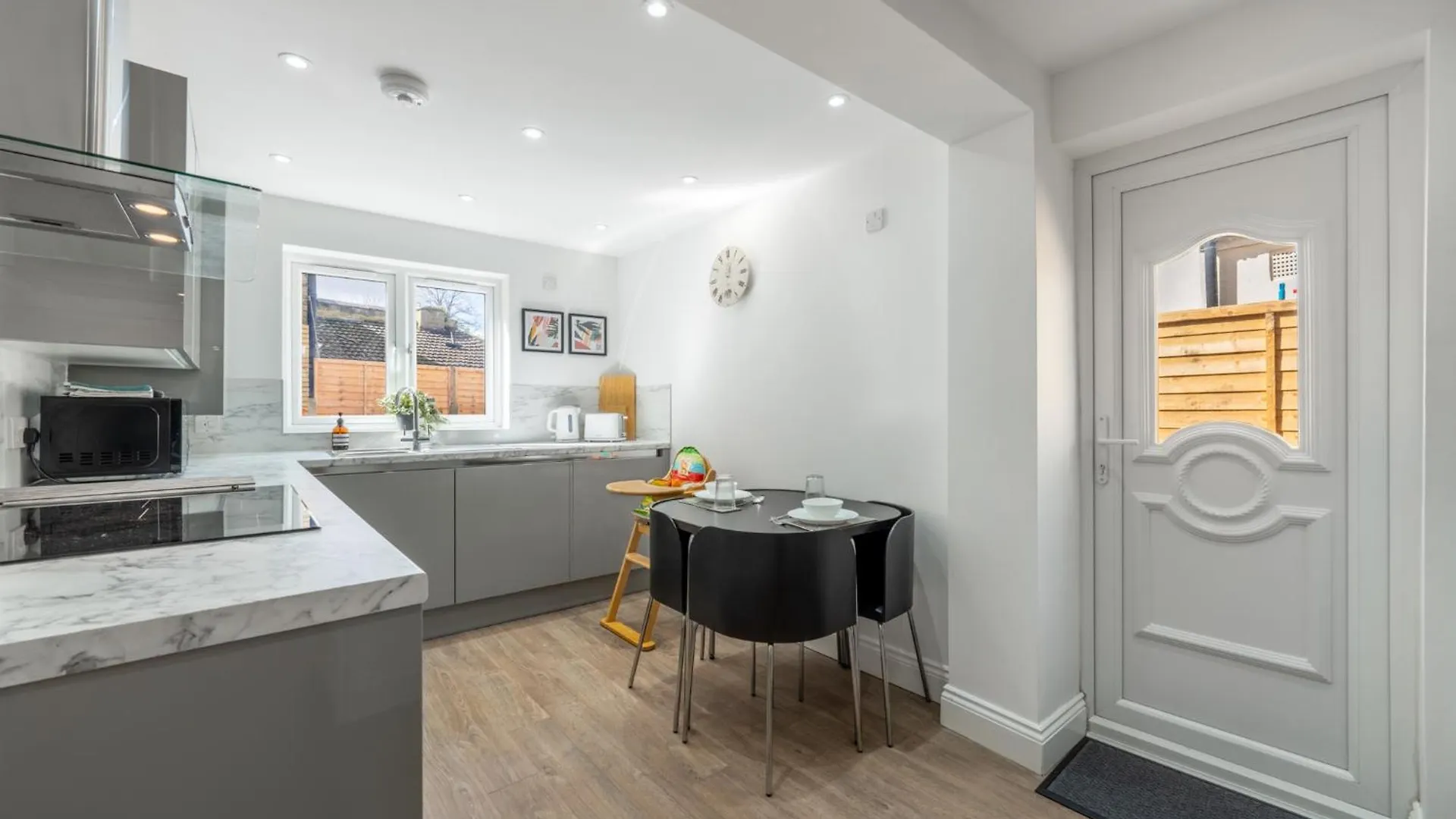 Entire 3 Bedroom House In London - Canning Town, City Airport, London Excel
