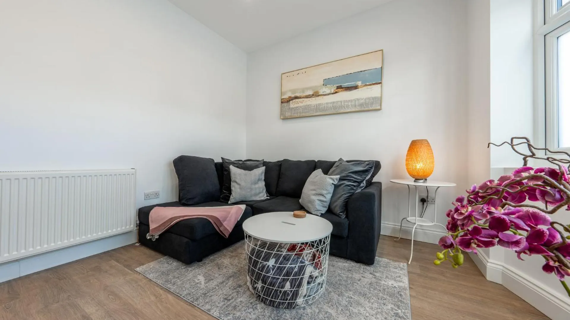 Entire 3 Bedroom House In London - Canning Town, City Airport, London Excel United Kingdom