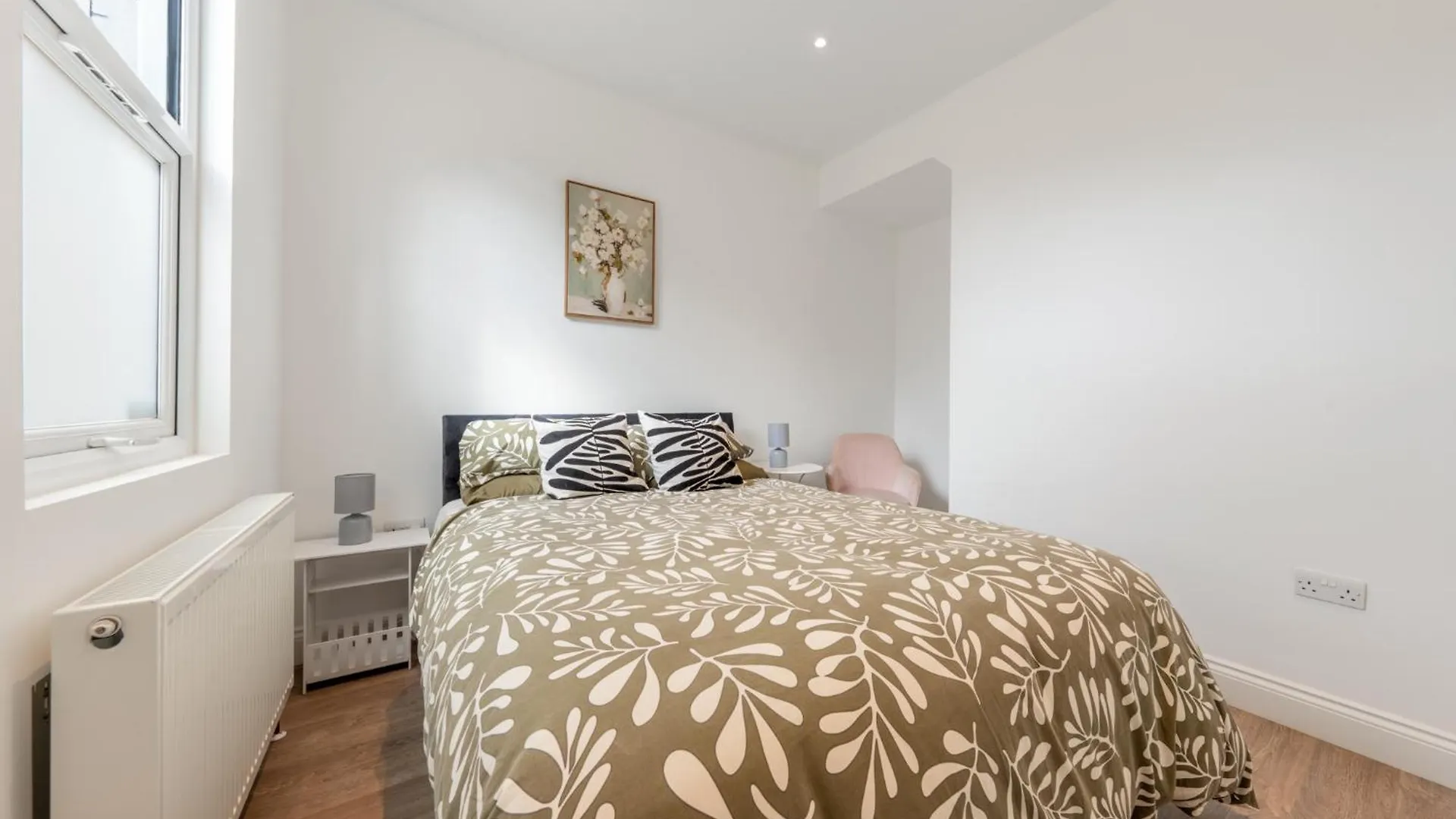 Entire 3 Bedroom House In London - Canning Town, City Airport, London Excel